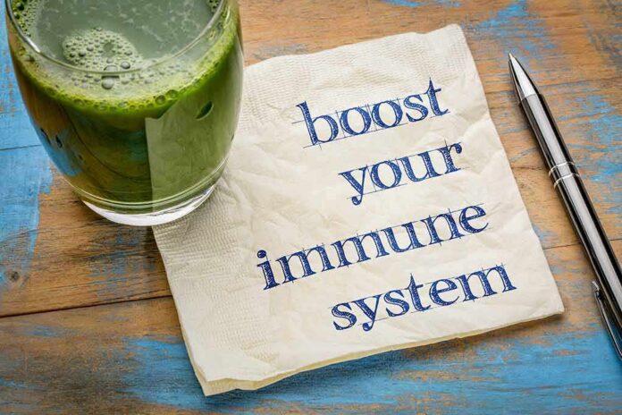 shutterstock_1636552801 Green smoothie beside napkin with motivational message