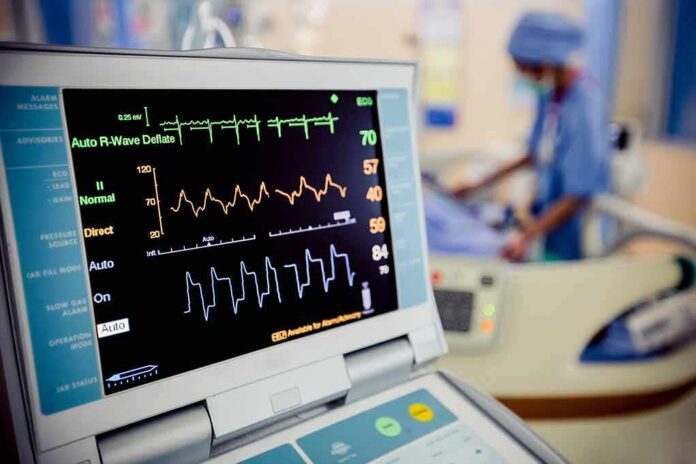 shutterstock_414452563 Patient monitor displaying vital signs in a hospital room