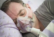 Sleep Mask Cuts Blues? New Twist Man sleeping with a CPAP mask on his face